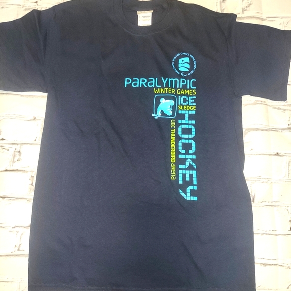 2010 Vancouver Olympics Paralympic sledge ice Hockey t-shirt size medium - Picture 2 of 2